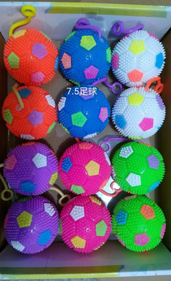 Descrizione Spiky Light Up LED Ball Multicolor Flashing Squeaky Ball