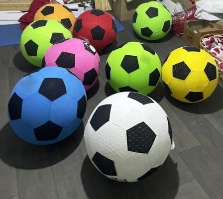 Colore e logo personalizzati Palla da calcio 6/7/8/9/10 pollici PVC OEM ODM accettato Esempio fornito