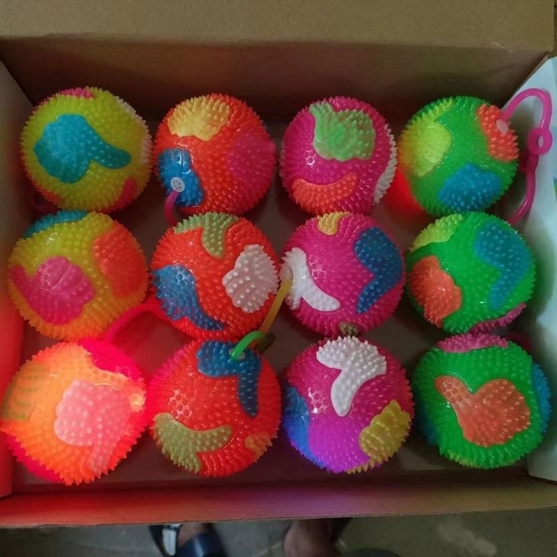 TPR di gomma lampeggiante Spikey Bouncing Yoyo Toy Ball in multi-colori Ottimo per alleviare lo stress